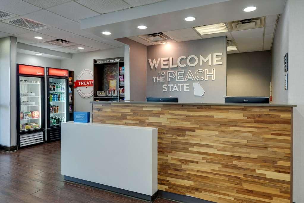 Hampton Inn 莫尔特里 内观 照片