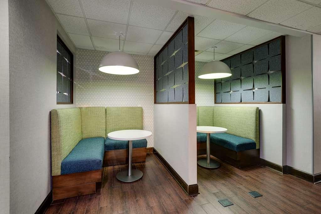 Hampton Inn 莫尔特里 内观 照片