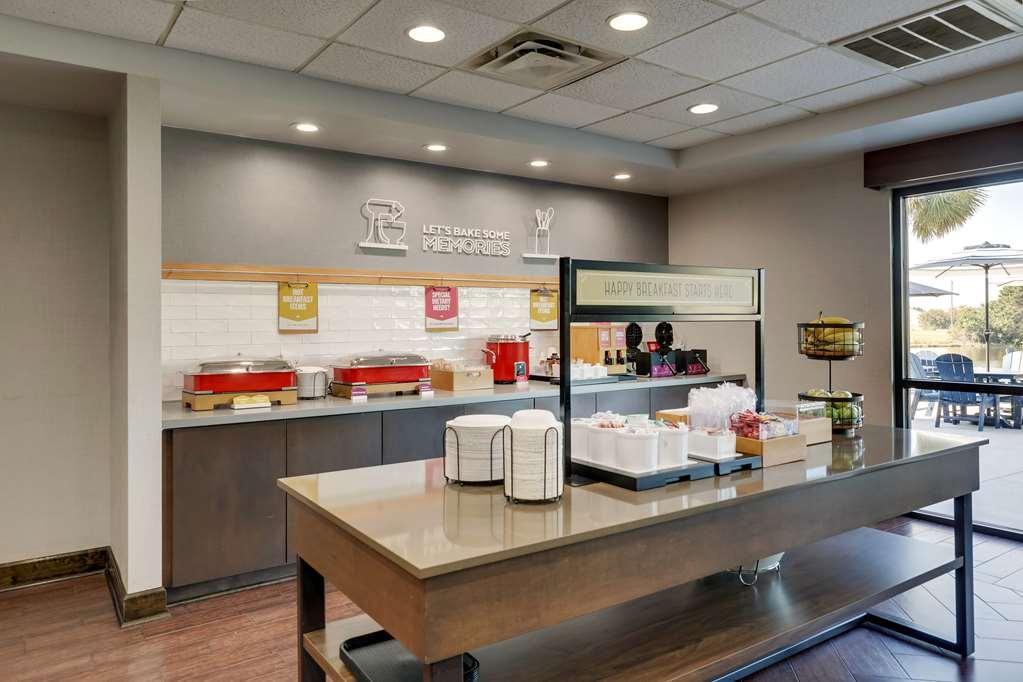 Hampton Inn 莫尔特里 餐厅 照片