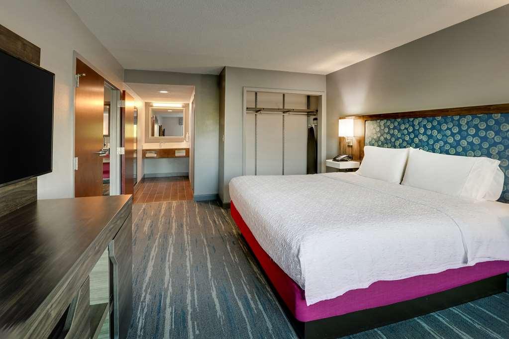 Hampton Inn 莫尔特里 客房 照片